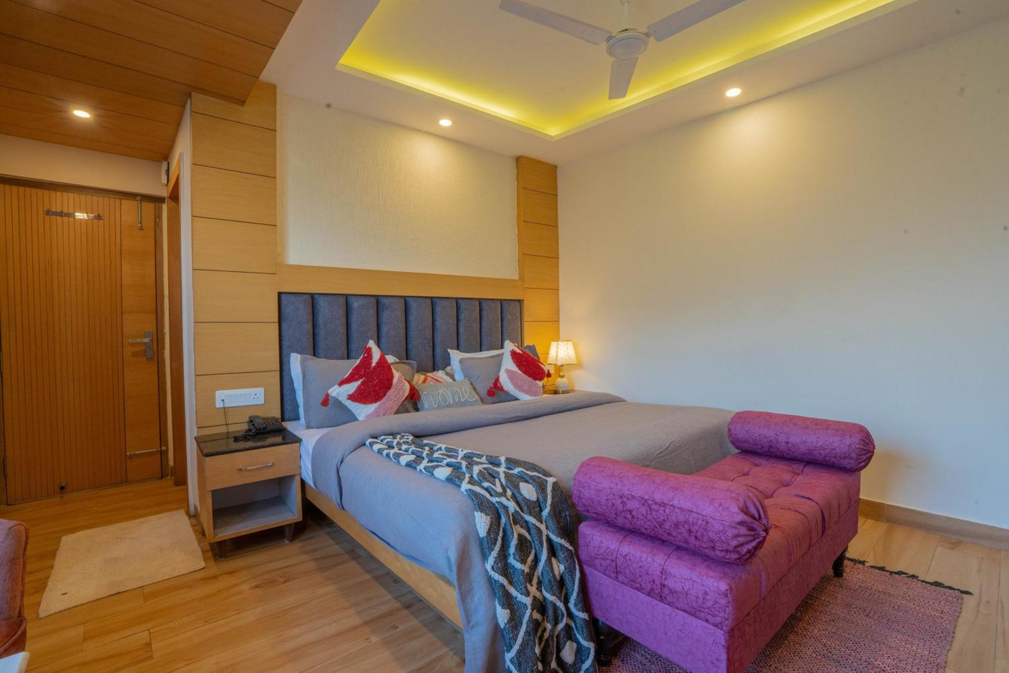 Hotel Super @Mall Road Массури Экстерьер фото