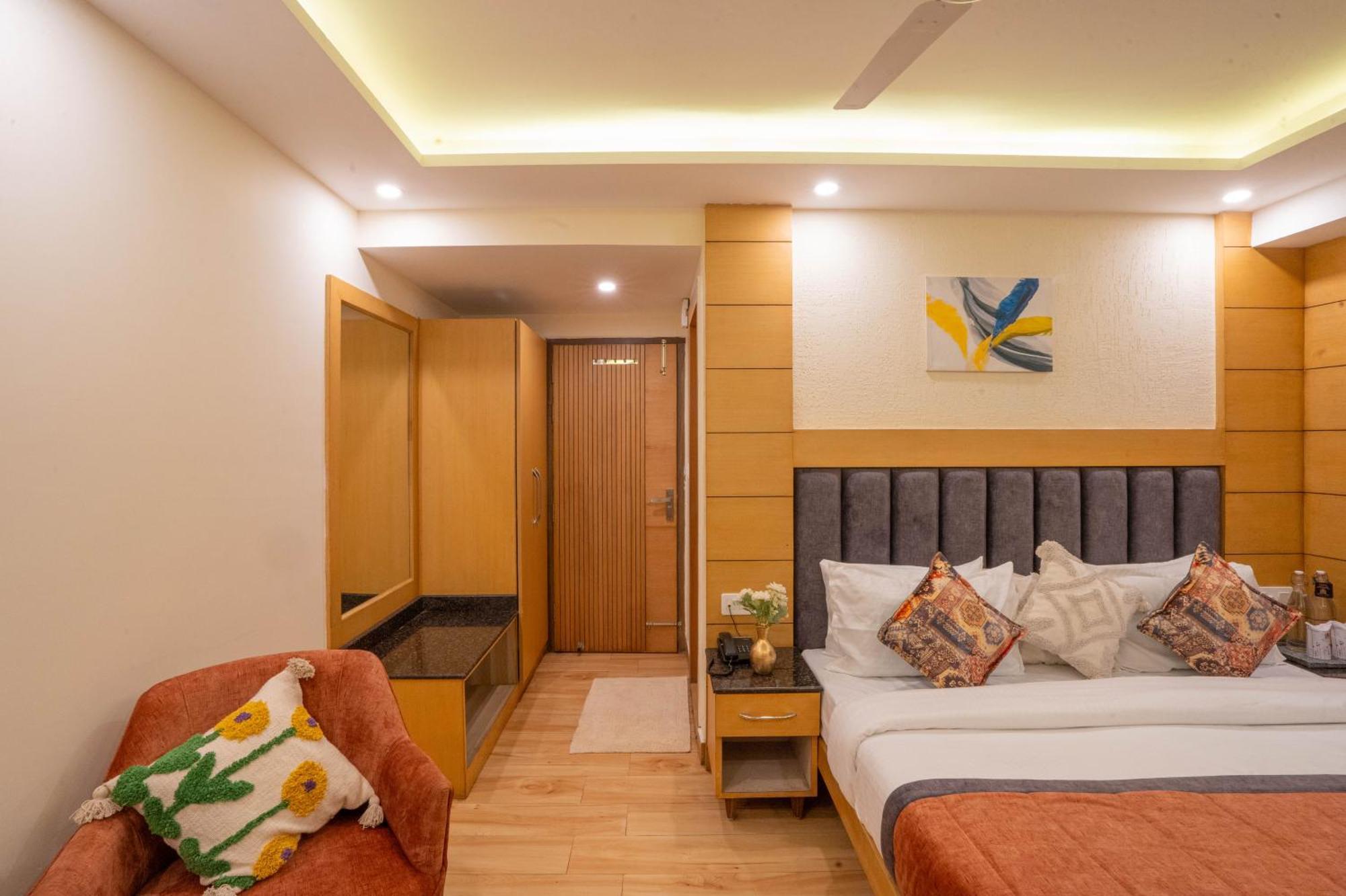 Hotel Super @Mall Road Массури Экстерьер фото